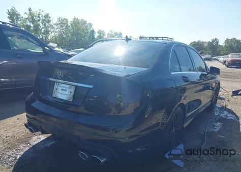 2012 Mercedes-Benz C 300 Sport 4Matic z USA, uszkodzony, nr VIN WDDGF8BB1CR200823